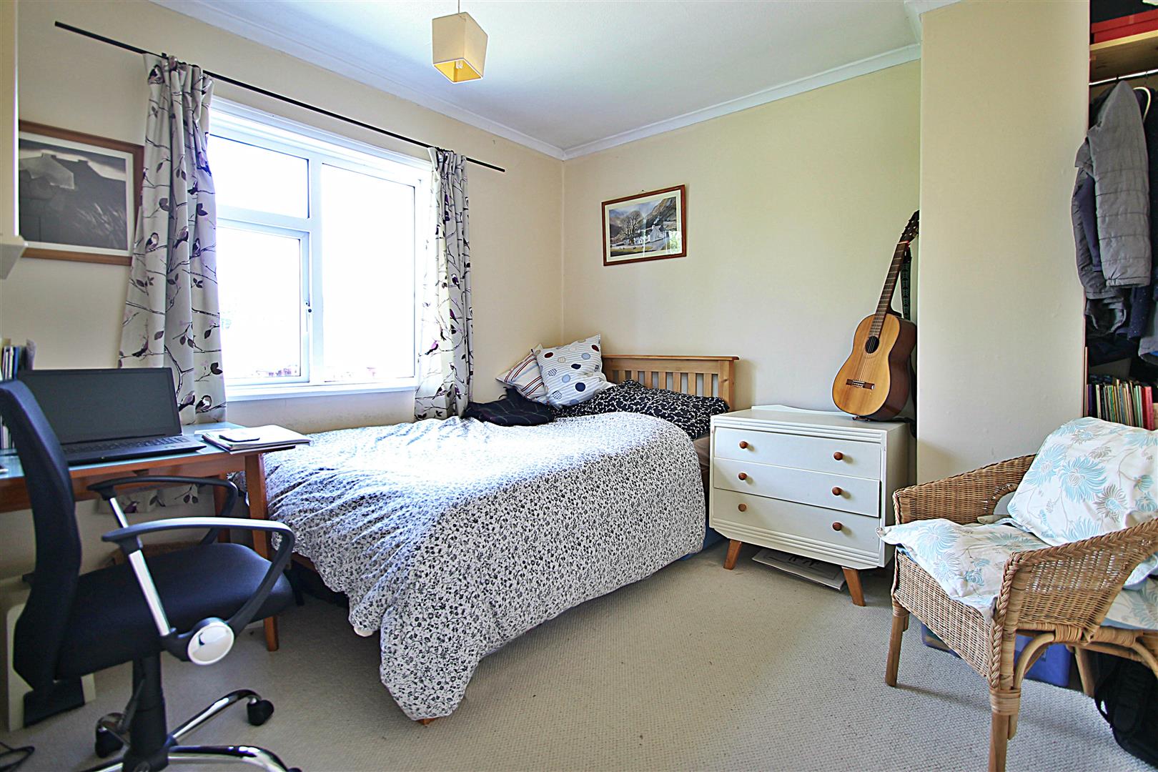 » Park Road, Yeadon, LS19 7EX